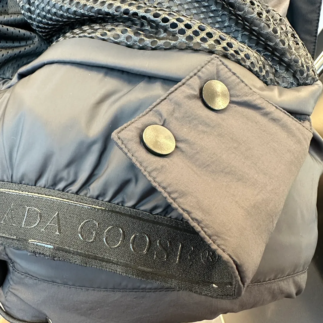 P920 Canada🇨🇦 Goose Ouyang Nana same style hooded down jacket for men and women, 90% white goose down filling, black light puff style Size: xs s m l xl xxl